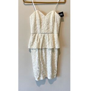 Women’s Xscape ivory lacey Peplum Dress, Strapless Size 4